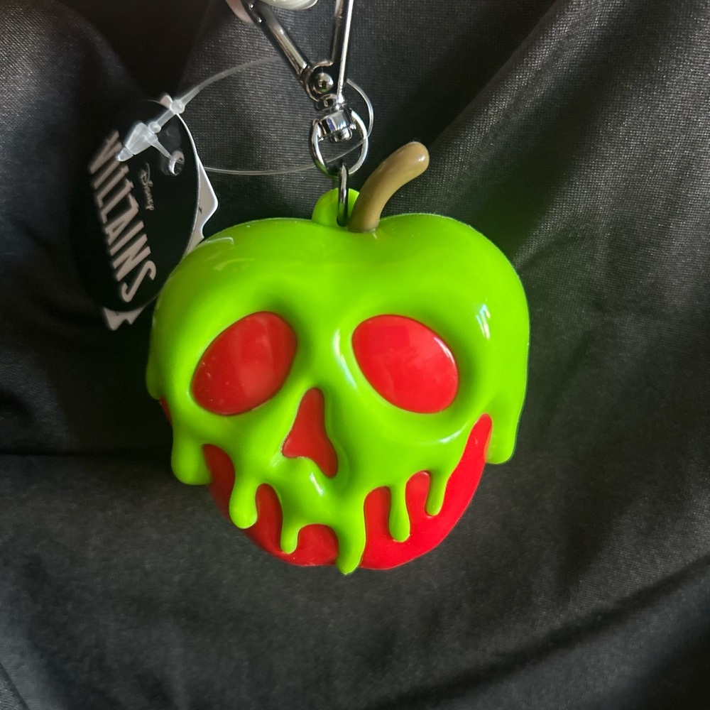 Bath & Body Works Villains Poisoned Apple Keychain